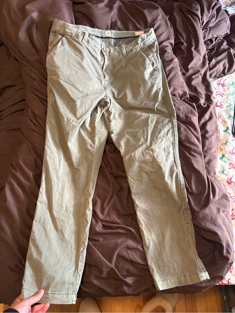 Women’s light green chino pants